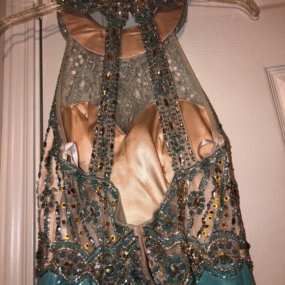 Prom - Picture 2 of 4